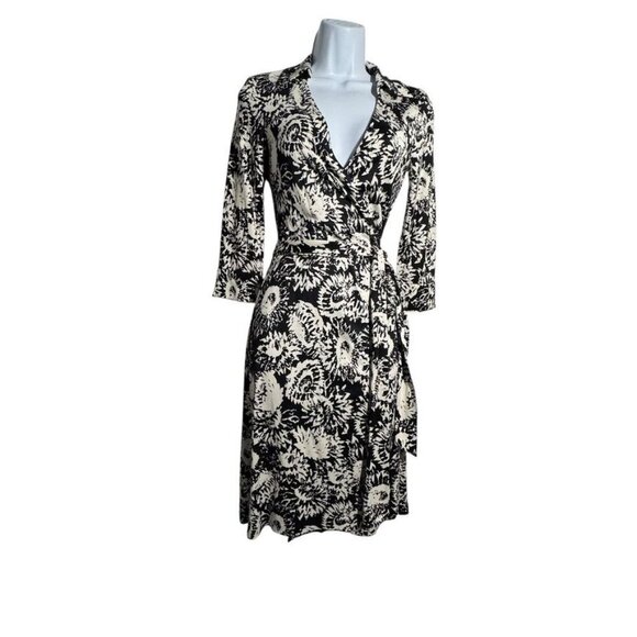 Diane Von Furstenberg Dresses & Skirts - Diane Von Furstenberg Vintage Justin Wrap Dress ize 0 black cream print